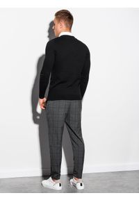 Ombre Clothing - Sweter męski E120 - czarny - XL. Typ kołnierza: dekolt w serek, kołnierzyk koszulowy. Kolor: czarny. Materiał: materiał, bawełna, nylon. Styl: klasyczny #4