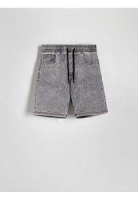 Reserved - Jeansowe szorty jogger - jasnoszary. Kolor: szary. Materiał: jeans