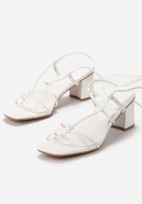 Born2be - Białe Sandały Typhista. Nosek buta: otwarty. Kolor: biały. Wzór: aplikacja, jednolity, kolorowy. Obcas: na słupku