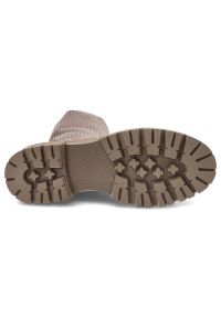 Szare Botki Filippo Modne Jesienne Buty Damskie. Okazja: na spacer, na uczelnię. Zapięcie: bez zapięcia. Kolor: szary. Szerokość cholewki: normalna. Materiał: materiał. Sezon: jesień. Obcas: na obcasie. Styl: elegancki. Wysokość obcasa: niski
