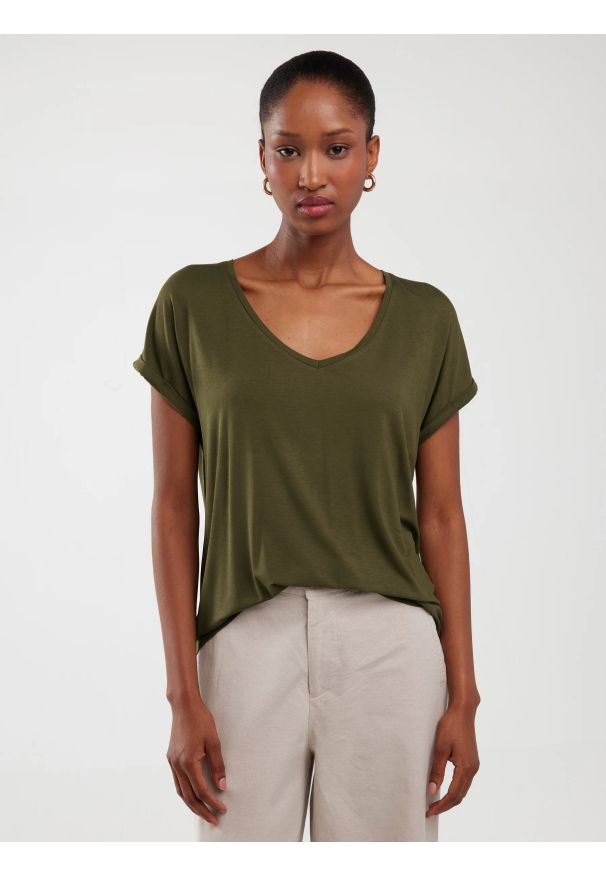 Big-Star - Koszulka damska o luźnym kroju khaki Valeria 303. Okazja: na co dzień. Kolor: zielony. Materiał: wiskoza, dzianina. Styl: klasyczny, casual