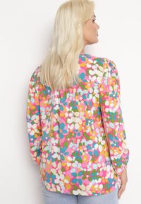 Born2be - Różowo-Pomarańczowa Kwiecista Koszula z Ozdobnymi Guzikami i Trójkątnym Dekoltem Portlyn. Okazja: na co dzień. Kolekcja: plus size. Kolor: różowy. Długość rękawa: długi rękaw. Długość: długie. Styl: casual #5