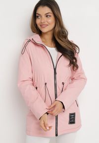 Born2be - Różowa Kurtka Parka z Kapturem i Ściągaczami w Pasie Arilira. Typ kołnierza: kaptur. Kolor: różowy. Styl: klasyczny #4