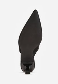 Renee - Czarne Czółenka Slingback na Kaczuszce z Imitacji Zamszu Mairiko. Nosek buta: szpiczasty. Zapięcie: sprzączka. Kolor: czarny. Materiał: zamsz. Sezon: lato. Obcas: na szpilce. Wysokość obcasa: średni #7