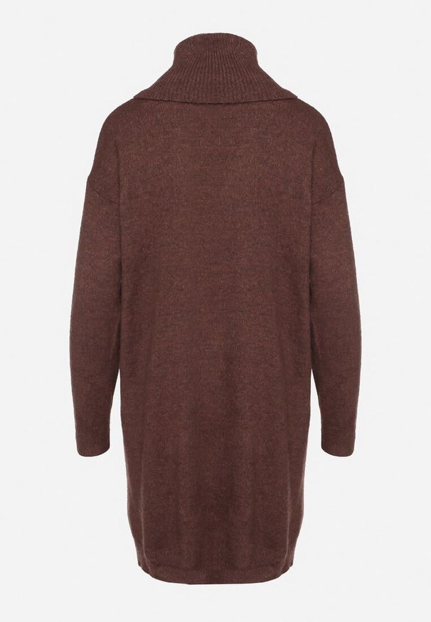 Born2be - Brązowa Sukienka Classificator. Okazja: na co dzień. Typ kołnierza: golf. Kolor: brązowy. Materiał: dzianina. Długość rękawa: długi rękaw. Sezon: zima, jesień. Typ sukienki: proste. Styl: casual