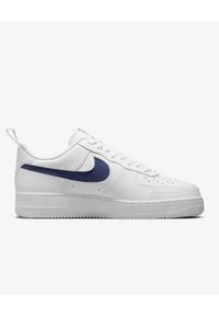 Buty do chodzenia męskie Nike Air Force 1 07. Zapięcie: sznurówki. Kolor: biały. Materiał: guma, materiał, syntetyk. Szerokość cholewki: normalna. Model: Nike Air Force. Sport: turystyka piesza