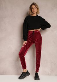 Renee - Bordowe Spodnie Dresowe Welurowe z Lampasami Zorra. Kolor: czerwony. Materiał: dresówka, welur #4