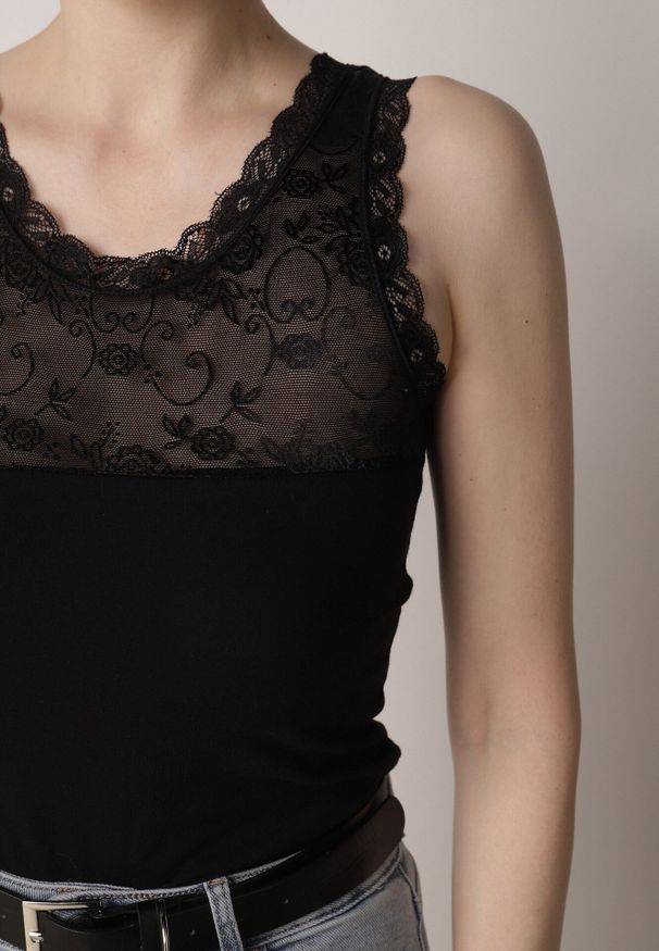 Born2be - Czarny Bawełniany Top z Koronkową Górą Beralia. Okazja: na co dzień. Kolor: czarny. Materiał: bawełna, koronka. Wzór: aplikacja. Styl: casual