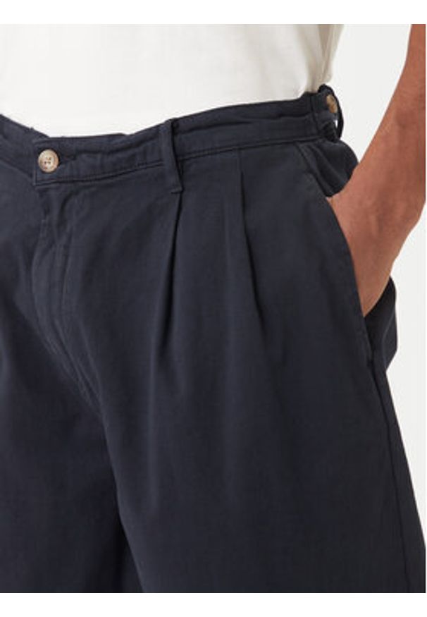 Guess Jeans Spodnie materiałowe M6RB59 WGCV1 Granatowy Relaxed Fit. Kolor: niebieski. Materiał: bawełna