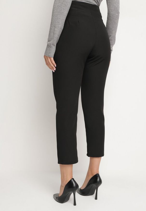 Born2be - Czarne Spodnie Fynthi. Stan: podwyższony. Kolor: czarny. Materiał: tkanina. Wzór: aplikacja, gładki. Styl: klasyczny