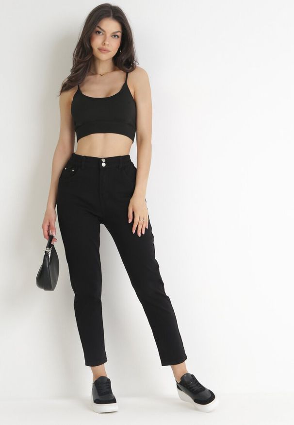 Born2be - Czarne Jeansy Mom Fit z Gumką w Pasie Copelina. Okazja: na co dzień. Stan: podwyższony. Kolor: czarny. Wzór: aplikacja. Styl: klasyczny, elegancki, casual