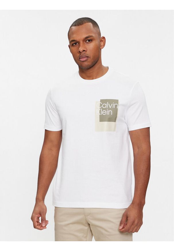 Calvin Klein T-Shirt Overlay Box Logo T-Shirt K10K112402 Biały Regular Fit. Kolor: biały. Materiał: bawełna