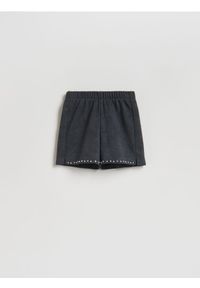 Reserved - Bawełniane szorty z efektem sprania - czarny. Kolor: czarny. Materiał: bawełna #1