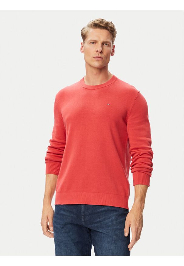 Tommy Jeans Sweter DM0DM22853 Koralowy Slim Fit. Kolor: pomarańczowy. Materiał: bawełna