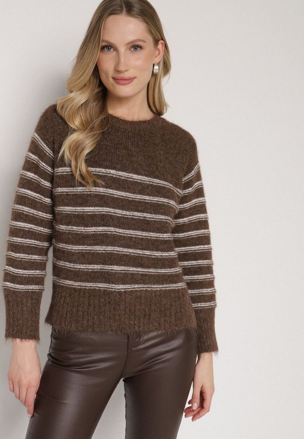Born2be - Brązowy Sweter z Domieszką Wełny w Paski Lidavia. Okazja: na co dzień. Kolor: brązowy. Materiał: wełna. Wzór: paski. Styl: casual, klasyczny, elegancki