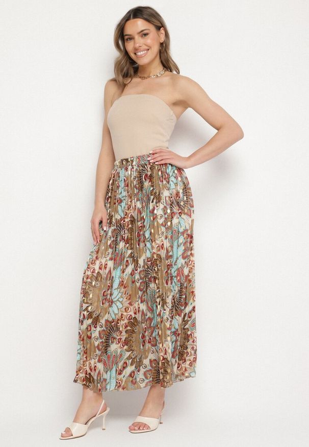 Born2be - Beżowa Plisowana Spódnica z Metalicznym Nadrukiem Firolene. Okazja: na co dzień. Stan: podwyższony. Kolor: beżowy. Wzór: nadruk. Styl: klasyczny, casual, elegancki