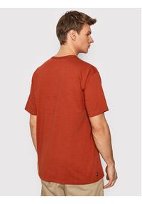 Vans T-Shirt Mn Off The Wall Clasic VN0A49R7 Czerwony Regular Fit. Kolor: czerwony. Materiał: bawełna