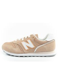 Buty lekkie wygodne sportowe sneakersy damskie New Balance. Kolor: beżowy. Materiał: zamsz. Szerokość cholewki: normalna
