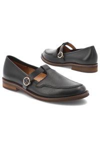 Półbuty damskie Armodo, skórzane na płaskim obcasie zapinane sprzączką z okrągłym noskiem, czarne Baflo, 1656. Okazja: na co dzień, na spotkanie biznesowe, do pracy. Nosek buta: okrągły. Zapięcie: sprzączka, pasek. Kolor: czarny. Szerokość cholewki: normalna. Wzór: gładki. Materiał: skóra, jeans. Obcas: na obcasie. Styl: casual, biznesowy, elegancki. Wysokość obcasa: niski #4