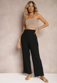 Renee - Czarne Spodnie Regular w Prążki High Waist Sallamia. Okazja: na co dzień. Stan: podwyższony. Kolor: czarny. Materiał: tkanina. Wzór: prążki. Styl: klasyczny, casual, elegancki