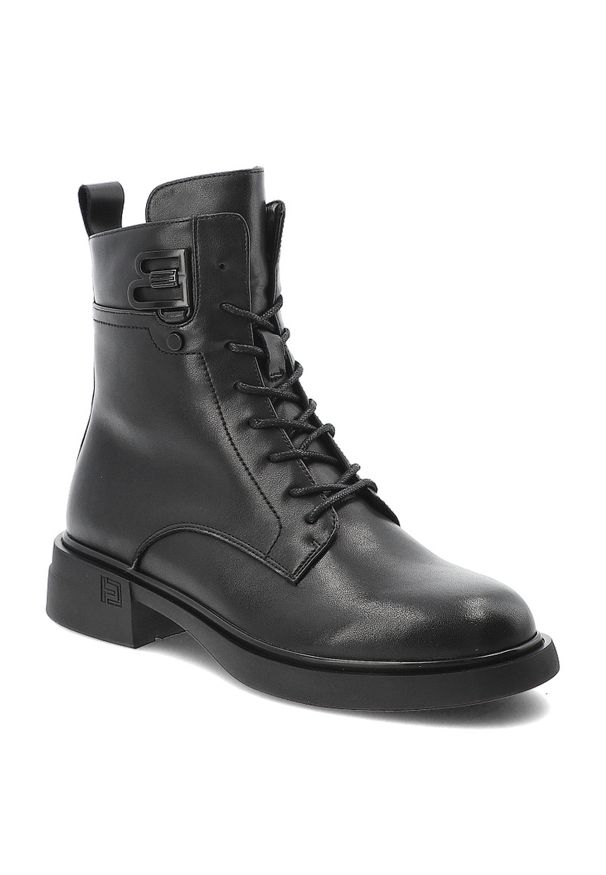 Czarne Trzewiki Filippo Modne Obuwie Damskie. Okazja: na co dzień. Zapięcie: sprzączka. Kolor: czarny. Szerokość cholewki: normalna. Wzór: aplikacja. Materiał: skóra, jeans. Obcas: na obcasie. Styl: casual, elegancki. Wysokość obcasa: niski