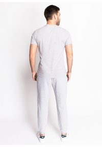 Koszulka męska Lacoste T-Shirt (TH6709-CCA). Typ kołnierza: polo. Kolor: szary. Materiał: dzianina. Długość: krótkie. Sezon: lato. Sport: bieganie #5