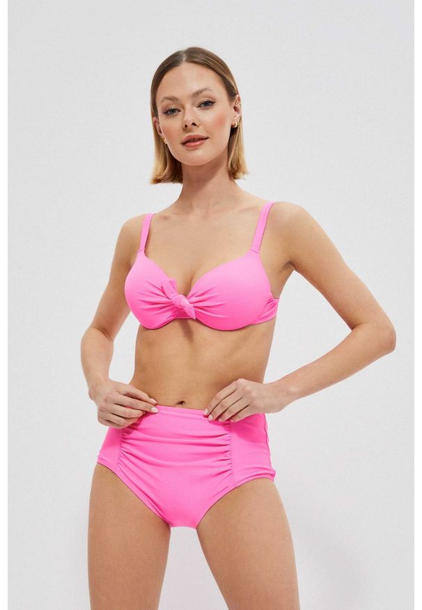 MOODO - Dół od bikini high waist. Stan: podwyższony. Materiał: poliester, elastan, poliamid. Wzór: gładki