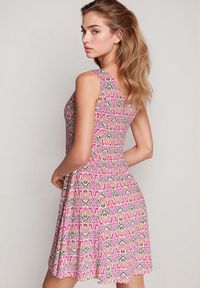 Born2be - Różowa Rozkloszowana Sukienka na Ramiączkach Pezorea. Kolor: różowy. Materiał: jeans. Długość rękawa: na ramiączkach. Styl: elegancki #3