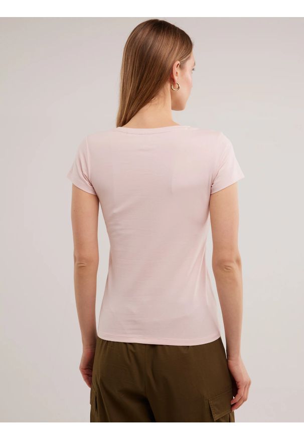 Big-Star - Koszulka damska z niewielkim logo różowa Irsera 600. Okazja: na co dzień. Kolor: różowy. Materiał: jeans, materiał, bawełna. Wzór: haft. Styl: elegancki, casual