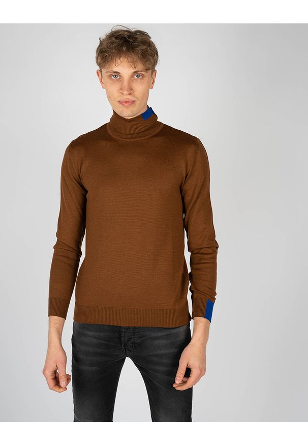 Takeshy Kurosawa Sweter "Turtle Neck" | 83158| Dolcevita Intarsio | Mężczyzna | Brązowy. Okazja: na co dzień. Typ kołnierza: golf. Kolor: brązowy. Materiał: akryl, wełna. Wzór: aplikacja. Styl: casual