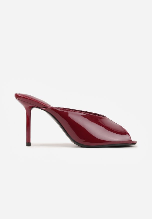 Renee - Bordowe Klapki Peep Toe na Szpilce z Lakierowanym Połyskiem Sharvyra. Nosek buta: otwarty. Kolor: czerwony. Materiał: lakier. Obcas: na szpilce. Wysokość obcasa: średni