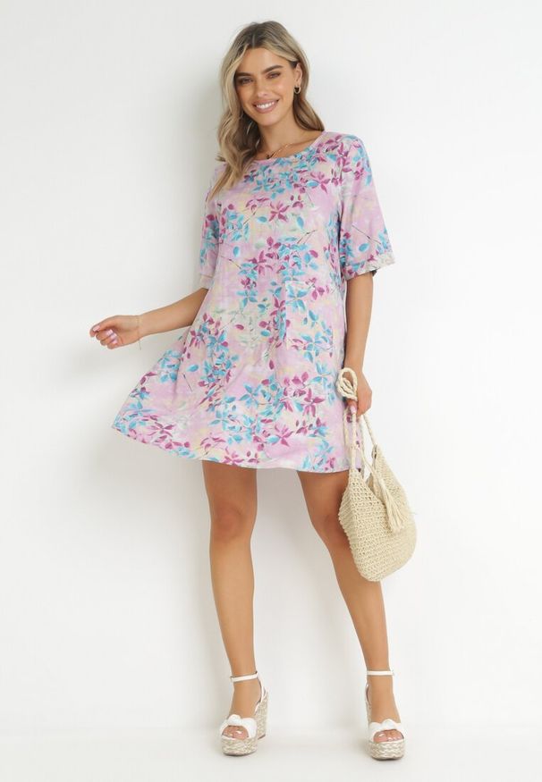 Born2be - Fioletowa Trapezowa Sukienka Mini z Wiskozy w Kwiaty Donnia. Kolor: fioletowy. Materiał: wiskoza. Wzór: kwiaty. Sezon: wiosna, lato. Typ sukienki: trapezowe. Długość: mini