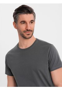 Ombre Clothing - Męski klasyczny bawełniany T-shirt BASIC - grafitowy V15 OM-TSBS-0236 - XXL. Okazja: na co dzień. Kolor: szary. Materiał: bawełna. Styl: klasyczny #8