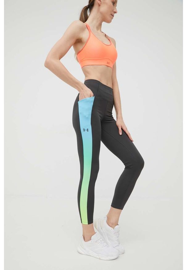 Under Armour legginsy do biegania SpeedPocket damskie kolor szary wzorzyste. Kolor: szary. Materiał: skóra, dzianina, materiał. Sport: fitness