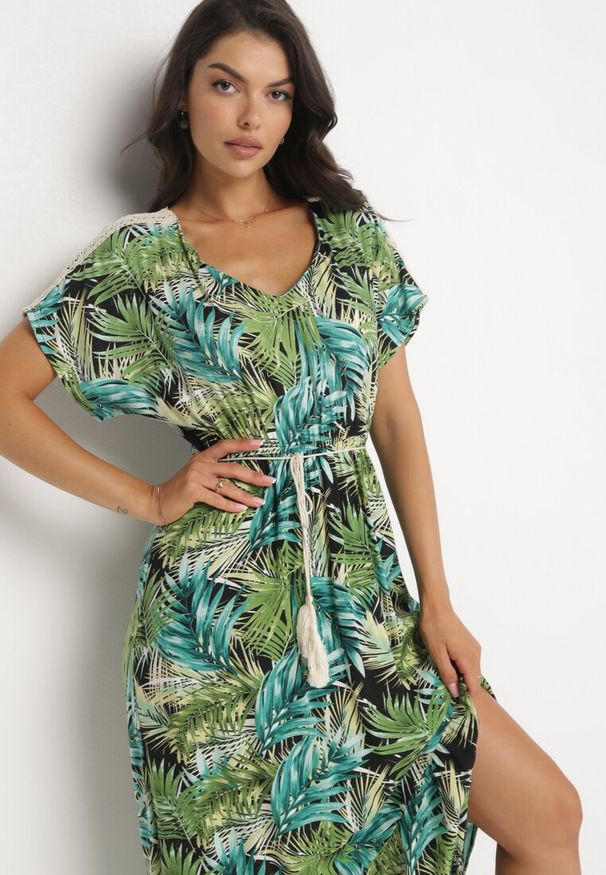 Born2be - Zielono-Czarna Wiskozowa Maxi Sukienka w Kwiaty Wiązana Sznurkiem Asmenna. Kolor: zielony. Materiał: wiskoza. Wzór: kwiaty. Długość: maxi