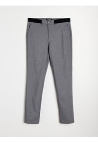Sinsay - Spodnie chino slim fit z domieszką wiskozy - szary. Kolor: szary. Materiał: wiskoza #1