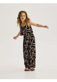 Reserved - Kombinezon w kwiaty - czarny. Kolor: czarny. Materiał: tkanina. Wzór: kwiaty. Typ sukienki: proste #1