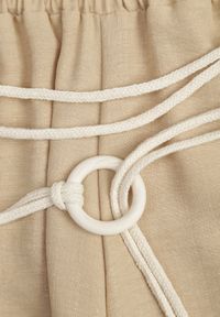 Renee - Beżowe Wiskozowe Spodnie Typu Palazzo High Waist Ozdobione Paskiem Sznurkiem Alemea. Okazja: na co dzień. Stan: podwyższony. Kolor: beżowy. Materiał: wiskoza. Długość: krótkie. Wzór: aplikacja. Styl: boho, casual #8