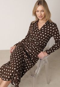 Born2be - Brązowa Wiskozowa Sukienka Koszulowa z Domieszką Lnu z Marszczeniem Besirra. Okazja: na co dzień, na spotkanie biznesowe, do pracy. Kolor: brązowy. Materiał: wiskoza, len. Typ sukienki: koszulowe. Styl: casual, biznesowy, elegancki #2