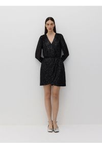 Reserved - Sukienka z cekinami - czarny. Kolor: czarny. Materiał: tkanina. Typ sukienki: proste #1