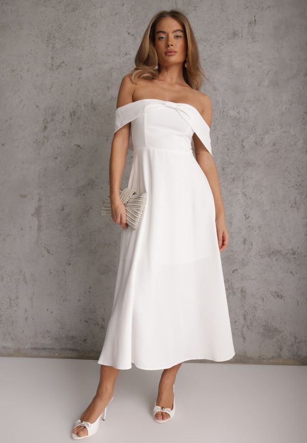 Renee - Biała Rozkloszowana Sukienka Koktajlowa VICES z Hiszpańskim Dekoltem Neamerianne. Okazja: na wesele, na ślub cywilny. Typ kołnierza: dekolt hiszpanka. Kolor: biały. Materiał: lakier, poliester. Typ sukienki: rozkloszowane. Styl: wizytowy