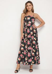 Born2be - Czarna Sukienka z Wiskozą o Rozkloszowanym Kroju w Kwiaty Nalorene. Okazja: na co dzień. Typ kołnierza: dekolt kwadratowy. Kolor: czarny. Materiał: wiskoza. Długość rękawa: na ramiączkach. Wzór: kwiaty. Typ sukienki: rozkloszowane. Styl: casual, elegancki #1