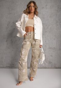 Renee - Biała Jeansowa Kurtka z Bawełny Perilopei. Okazja: na co dzień. Kolekcja: plus size. Kolor: biały. Materiał: bawełna, jeans. Styl: casual #2