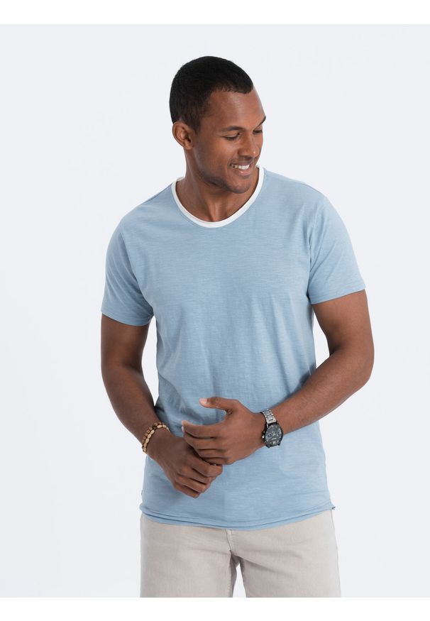 Ombre Clothing - T-shirt męski z surowym wykończeniem – niebieski V4 - Rozmiar: L. Okazja: na co dzień. Kolor: niebieski. Materiał: materiał, bawełna, skóra. Wzór: aplikacja. Styl: casual