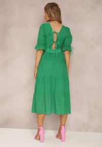 Renee - Zielona Sukienka Evonia. Kolor: zielony. Wzór: aplikacja, haft. Typ sukienki: rozkloszowane. Styl: boho. Długość: midi #2