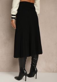 Renee - Czarna Dzianinowa Spódnica z Kaszmirem o Rozkloszowanym Kroju z Plisami Yopalie. Okazja: na co dzień, na randkę. Stan: podwyższony. Kolor: czarny. Materiał: dzianina, kaszmir. Styl: casual #3
