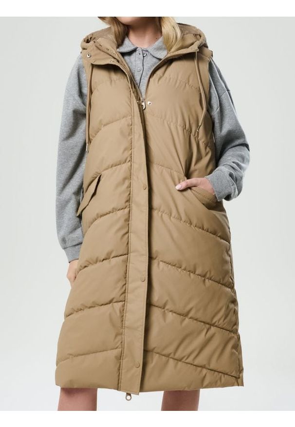 Sinsay - Kamizelka pikowana z kapturem - kremowy. Typ kołnierza: kaptur. Kolor: kremowy