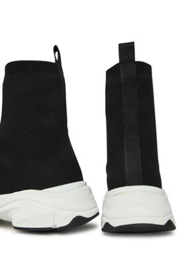 Love Moschino - LOVE MOSCHINO Sneakersy JA15386G0NIY8000 Czarny. Kolor: czarny. Materiał: materiał