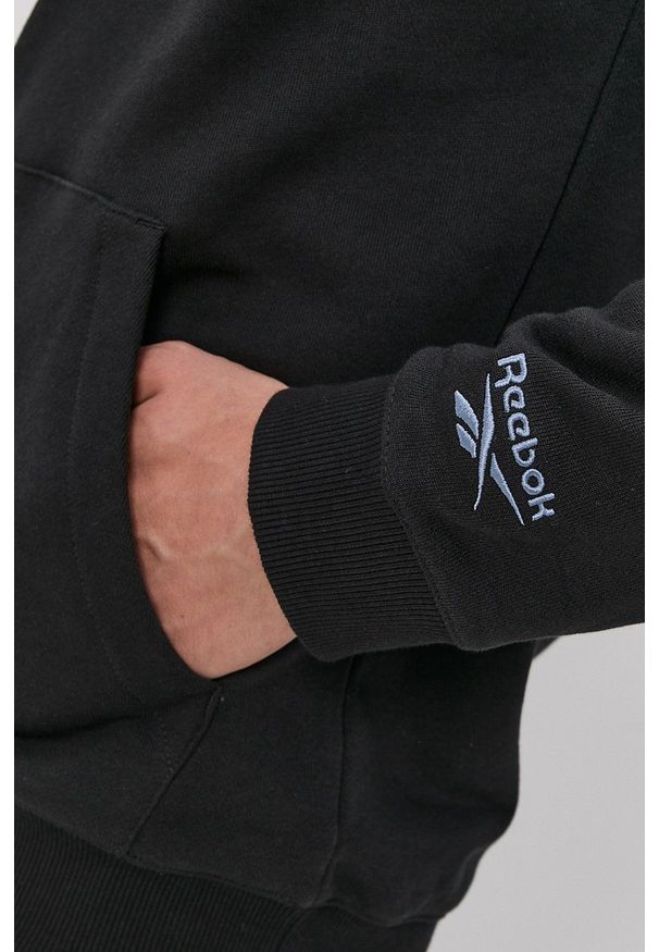 Reebok Classic Bluza bawełniana kolor czarny z kapturem z nadrukiem. Okazja: na co dzień. Typ kołnierza: kaptur. Kolor: czarny. Materiał: bawełna. Wzór: nadruk. Styl: casual
