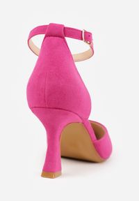 Renee - Fuksjowe Czółenka Vices z Ekozamszu na Klepsydrowym Obcasie Ezrival. Okazja: na co dzień. Nosek buta: szpiczasty. Zapięcie: pasek. Kolor: różowy. Materiał: jeans, materiał, zamsz. Obcas: na obcasie. Styl: casual. Wysokość obcasa: średni #7